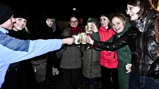 Maria Romanski: Auf dem Hauptmarkt im vorweihnachtlichen Nürnberg